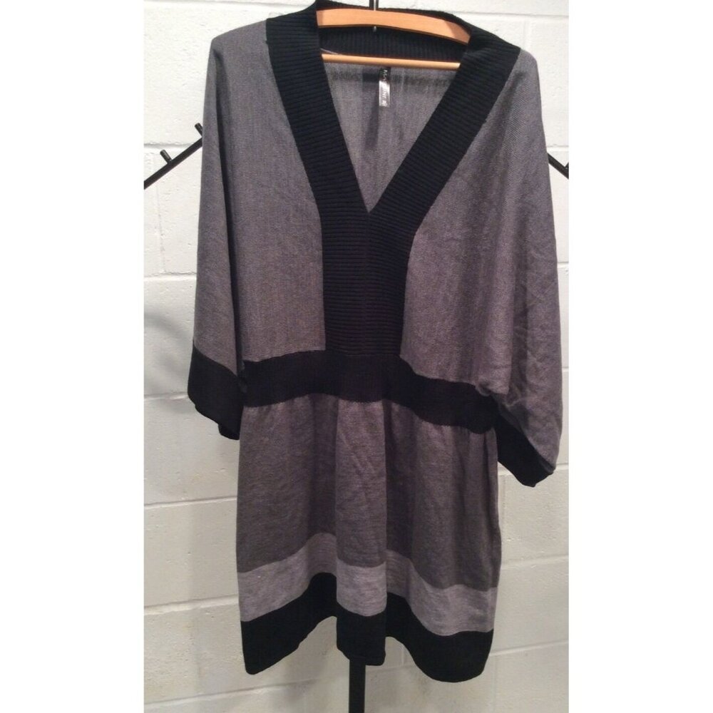 NWOT Massini Sweater Gray Black 3/4 Sleeve V Neck 3X Plus Bell Sleeve
